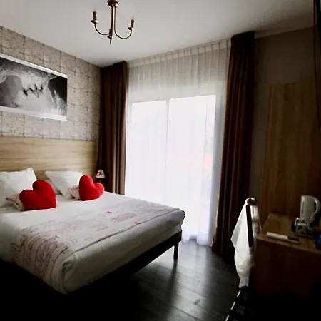 Lakeside 3*