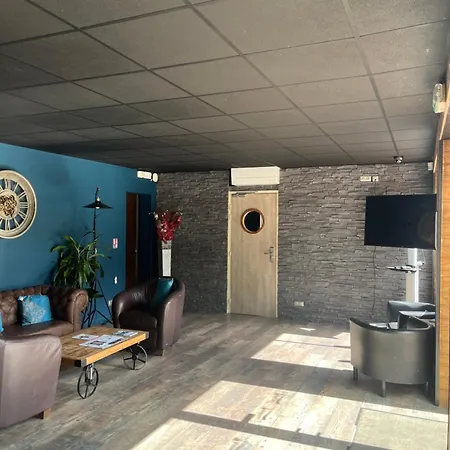 Lakeside Hotel 3*