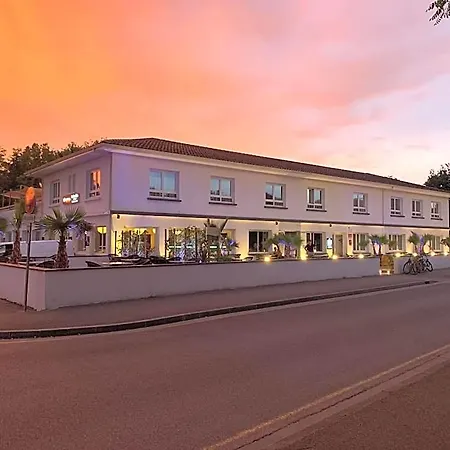 Lakeside Hotel 3*