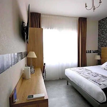 Lakeside Hotel